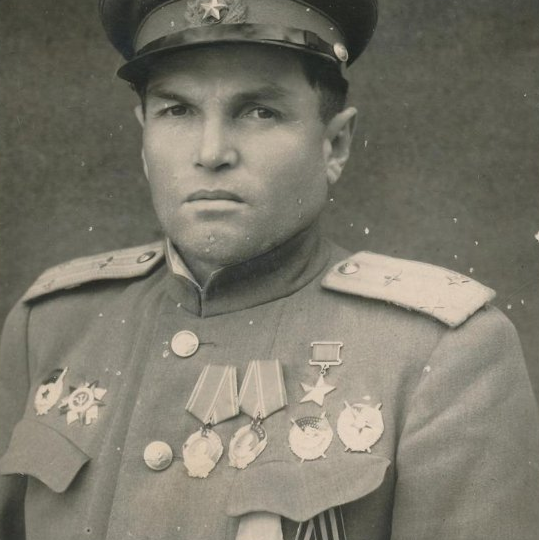 На поврежденном штурмовике Ил-2 он сбил два немецких истребителя. Подвиг летчика Степана Ананьина