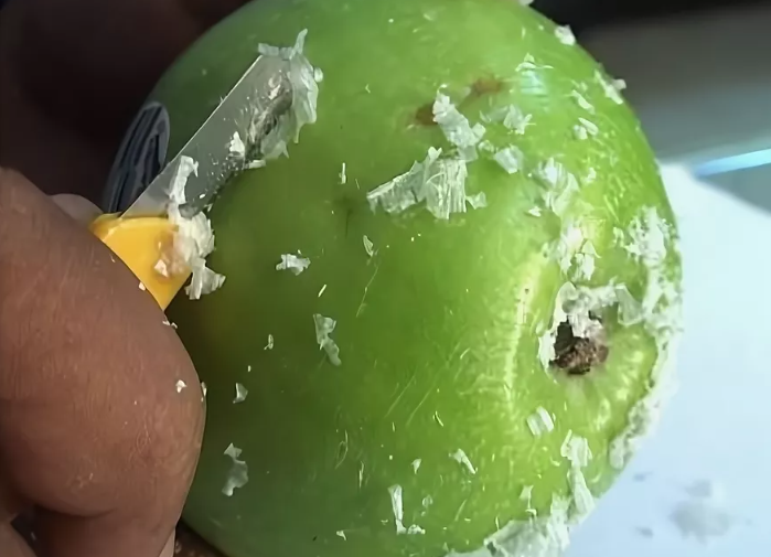 Правда, воск нужно потом счищать