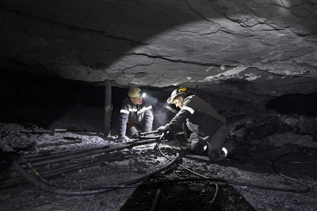 Работа на руднике Карнасурт. Источник: ловозерский-гок.рф