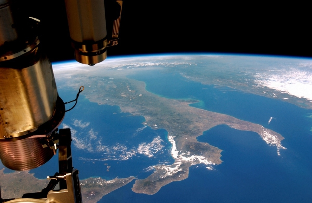 Этот снимок планеты Земля Сергей Крикалёв сделал во время полёта на космической станции