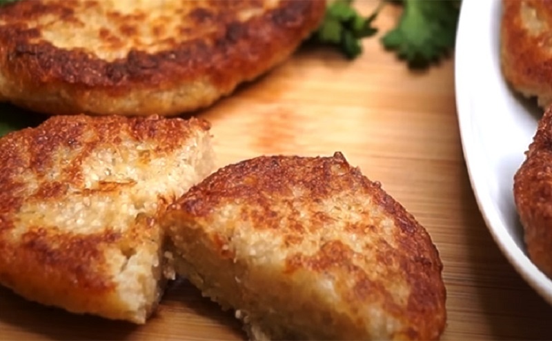 Овсяные котлеты, которые полюбит вся семья: простое горячее без мяса за 30 минут