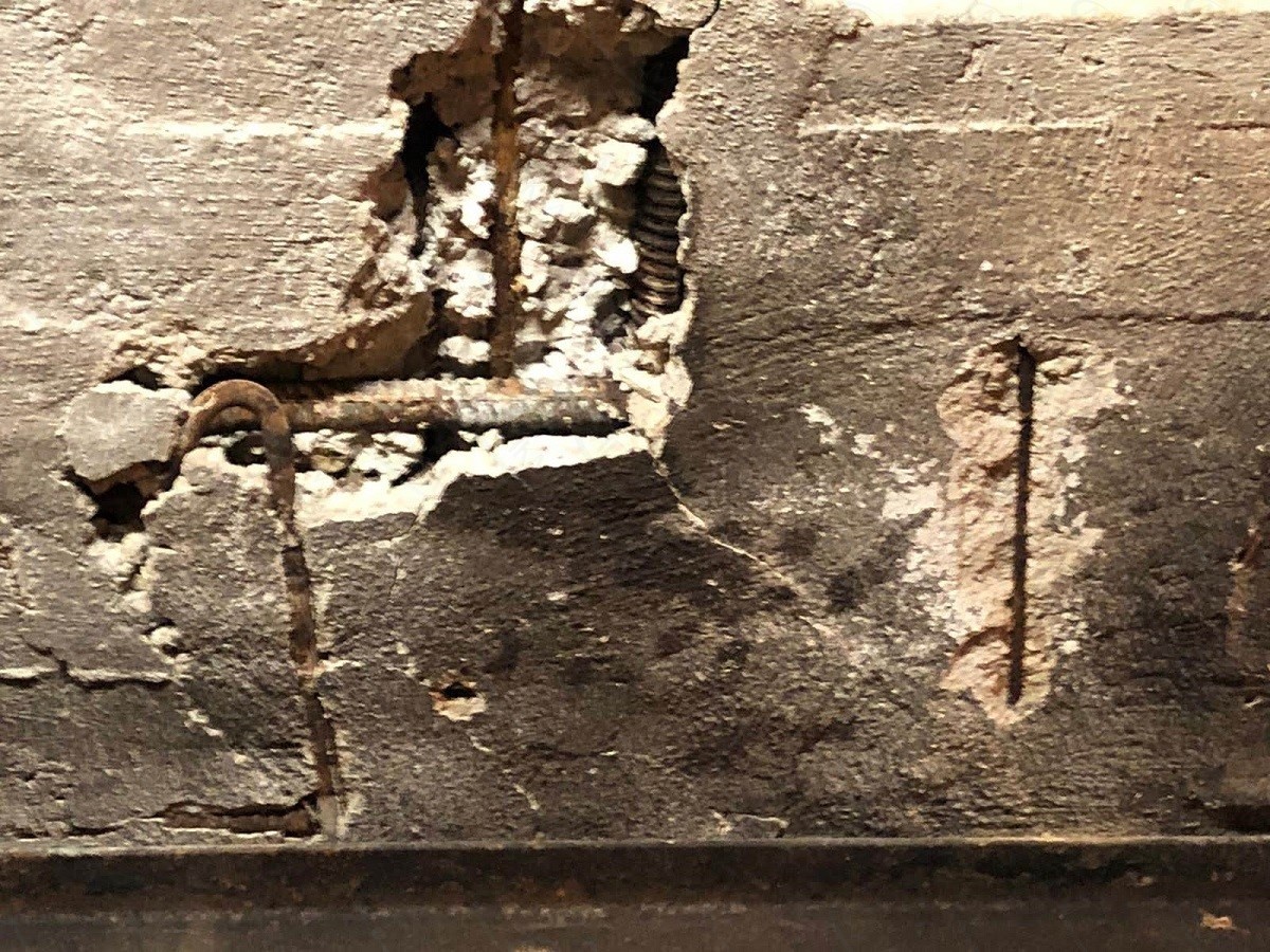 Разрушения бетона из-за коррозии арматуры