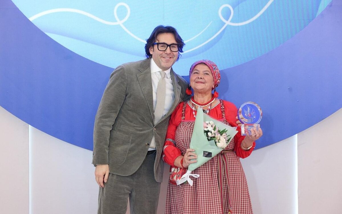    Андрей Малахов наградил жительницу Удмуртии за победу в конкурсе «Женщины за сохранение традиций»