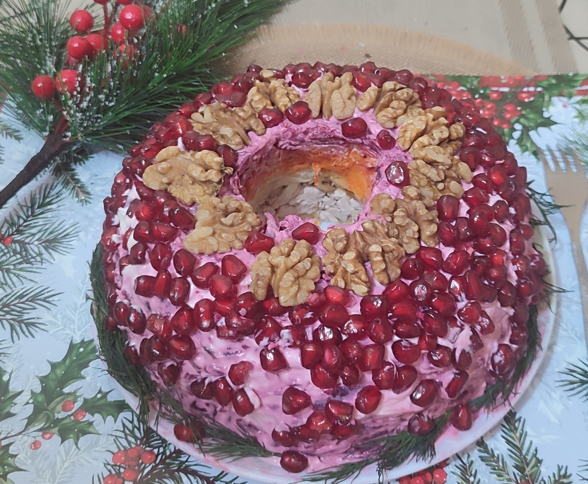 Праздничный салат "Гранатовый браслет "