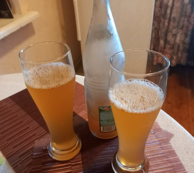 Сидр слегка пенится