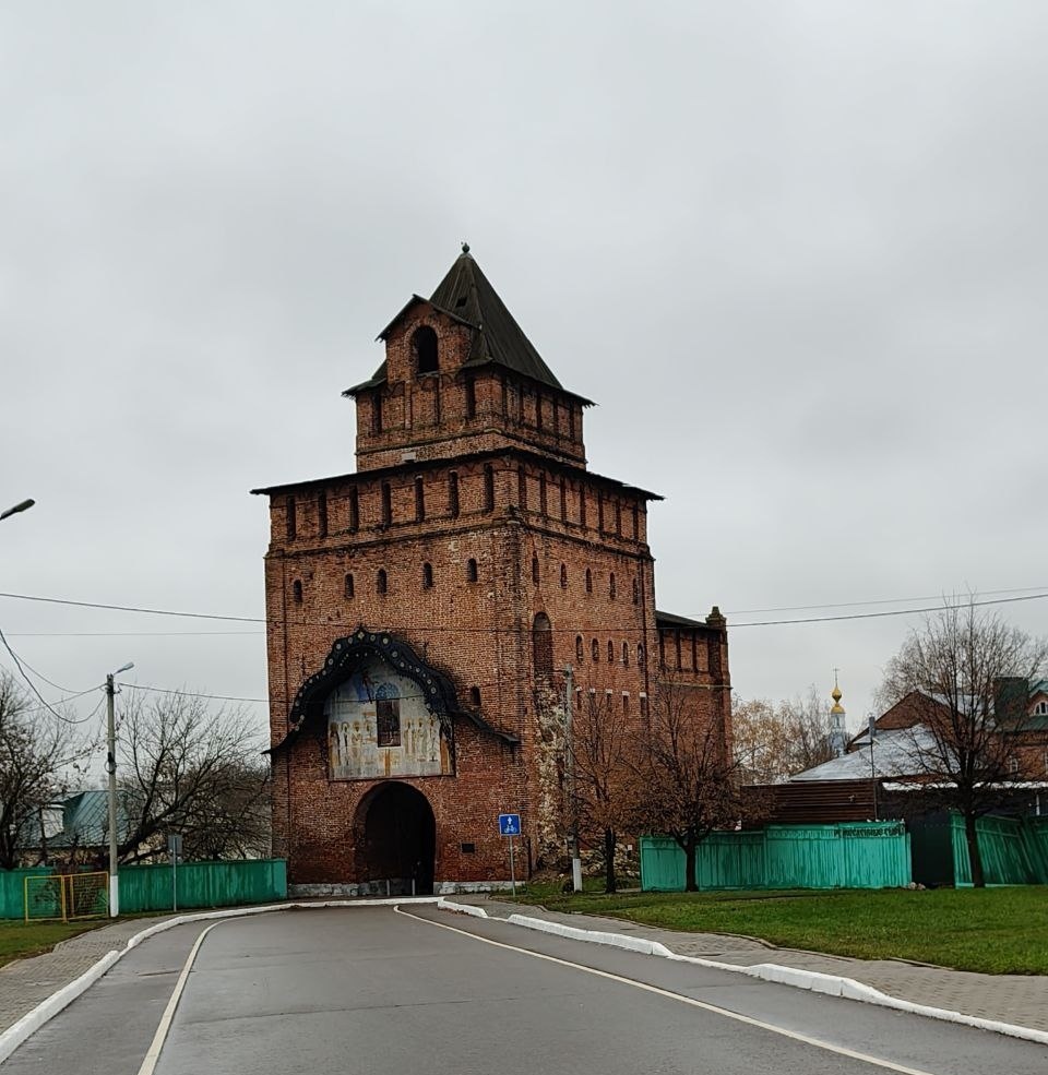 Двухъярусная башня высотой 29 метров