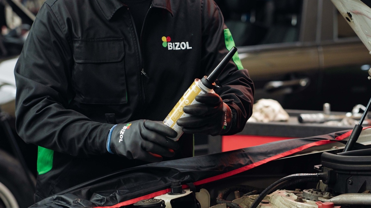 Банки объемом 250 мл хватает на 5 литров моторного масла