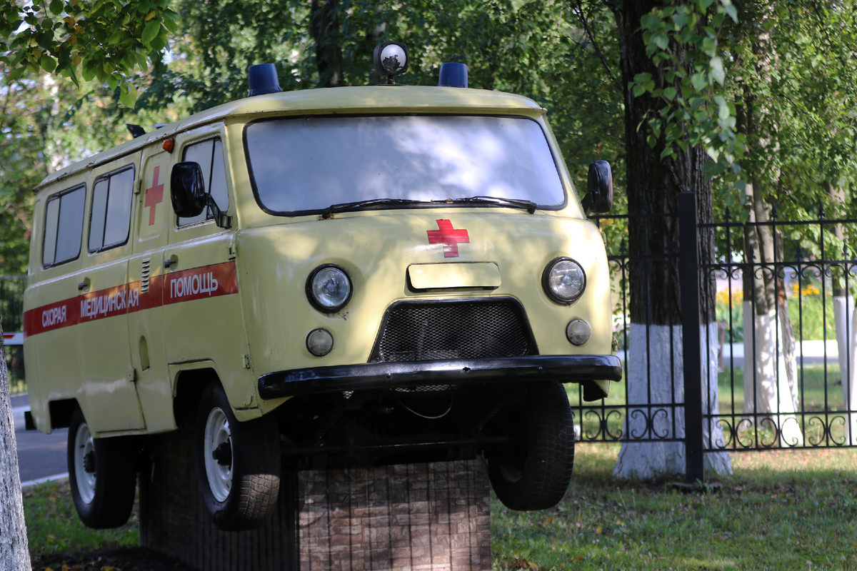 УАЗ-452/2206 является старейшим (по количеству лет выпуска) российским автомобилем. Модель, сегодня уже именуемая «классической», выпускается в Ульяновске с 1958 года. Теперь это УАЗ СГР