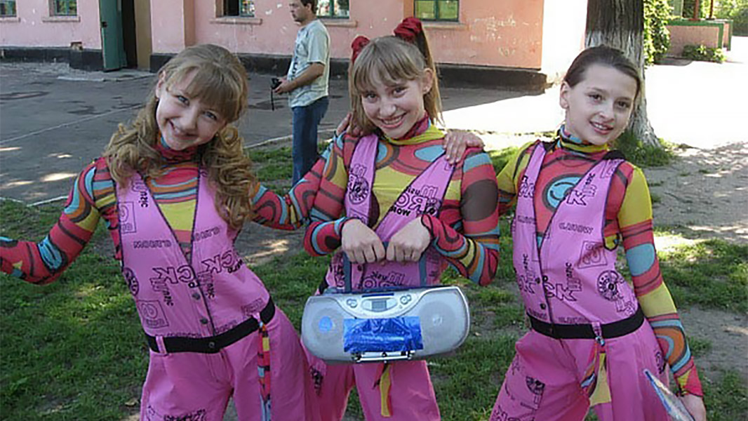 Маргарита Овсянникова (крайняя слева) в детстве. Фото: соцсети