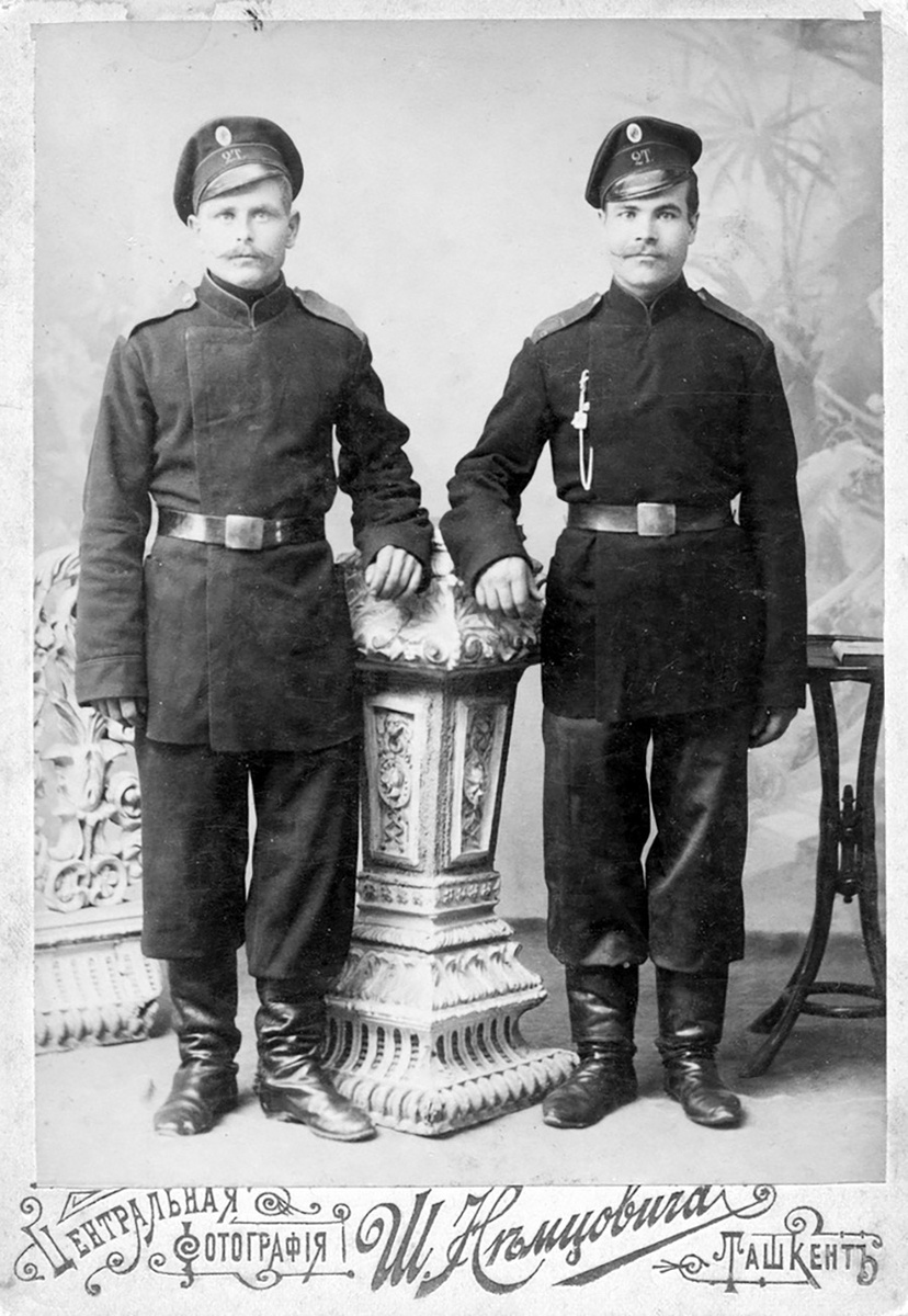 Два денщика (С) Шалом Немцович/Архив Владимира Александровича Карлова 