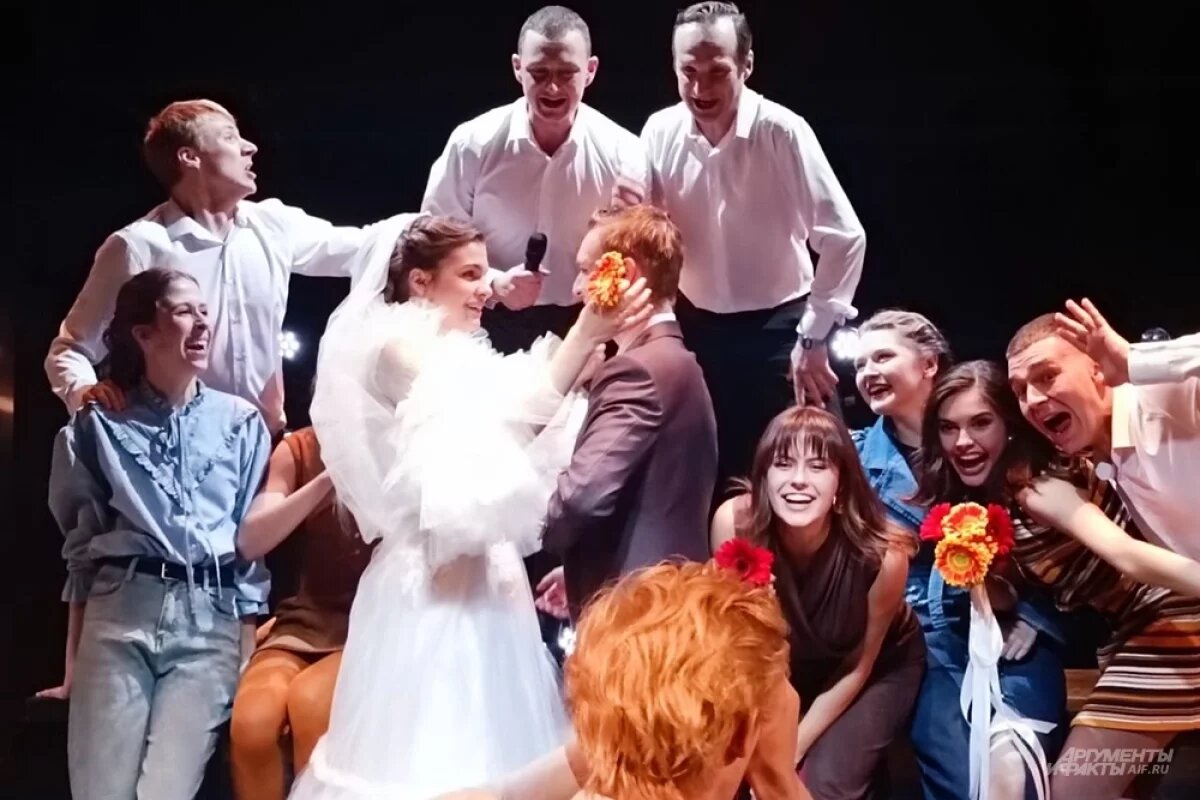    Сюжет вроде прост. Веселая свадьба, скорое разочарование, заявление в суд о расторжении брака…