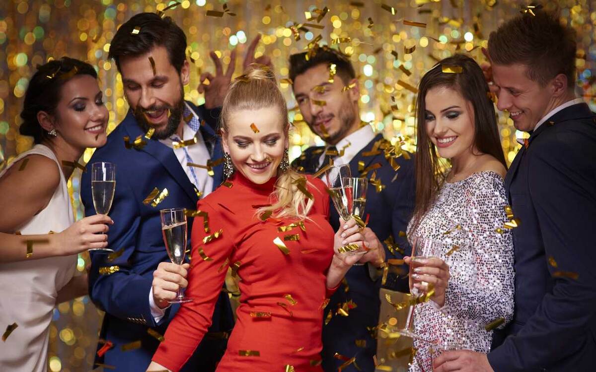    DJ, конкурсы и Дед Мороз. Где в Воронеже провести корпоратив с шоу-программой Фото – ru.freepik.com