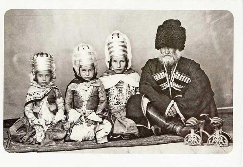 Пхъэцуакъэ на фотографии черкесов начала XX века