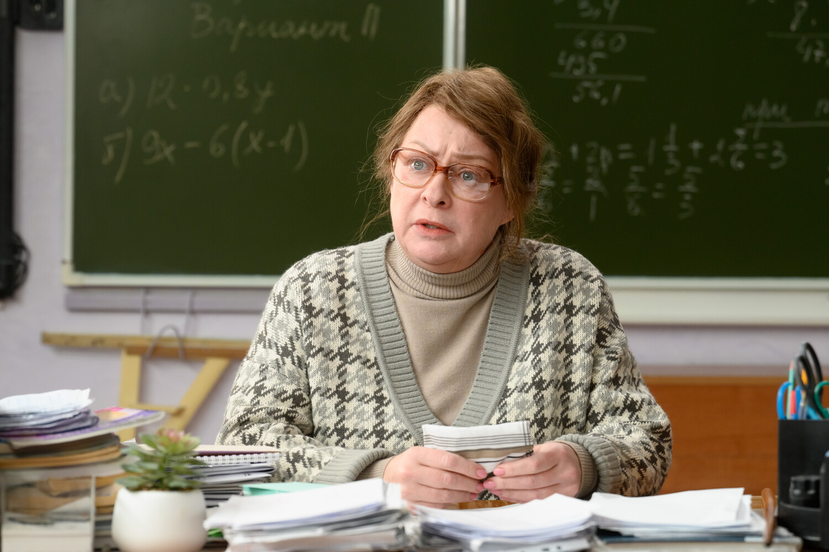 🎬 «Олдскул»: как строгая «советская математичка» учится эмпатии (и нас заодно)