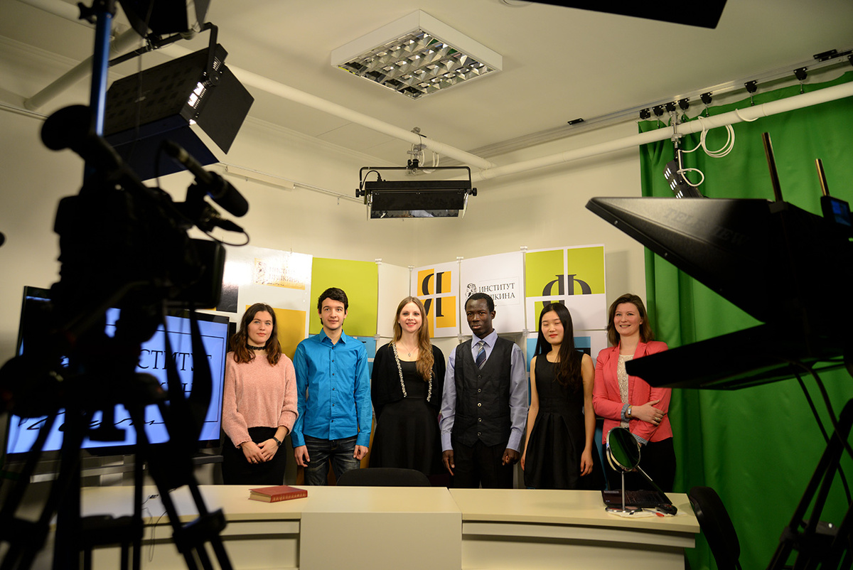 Студенты Института Пушкина. Пресс фото