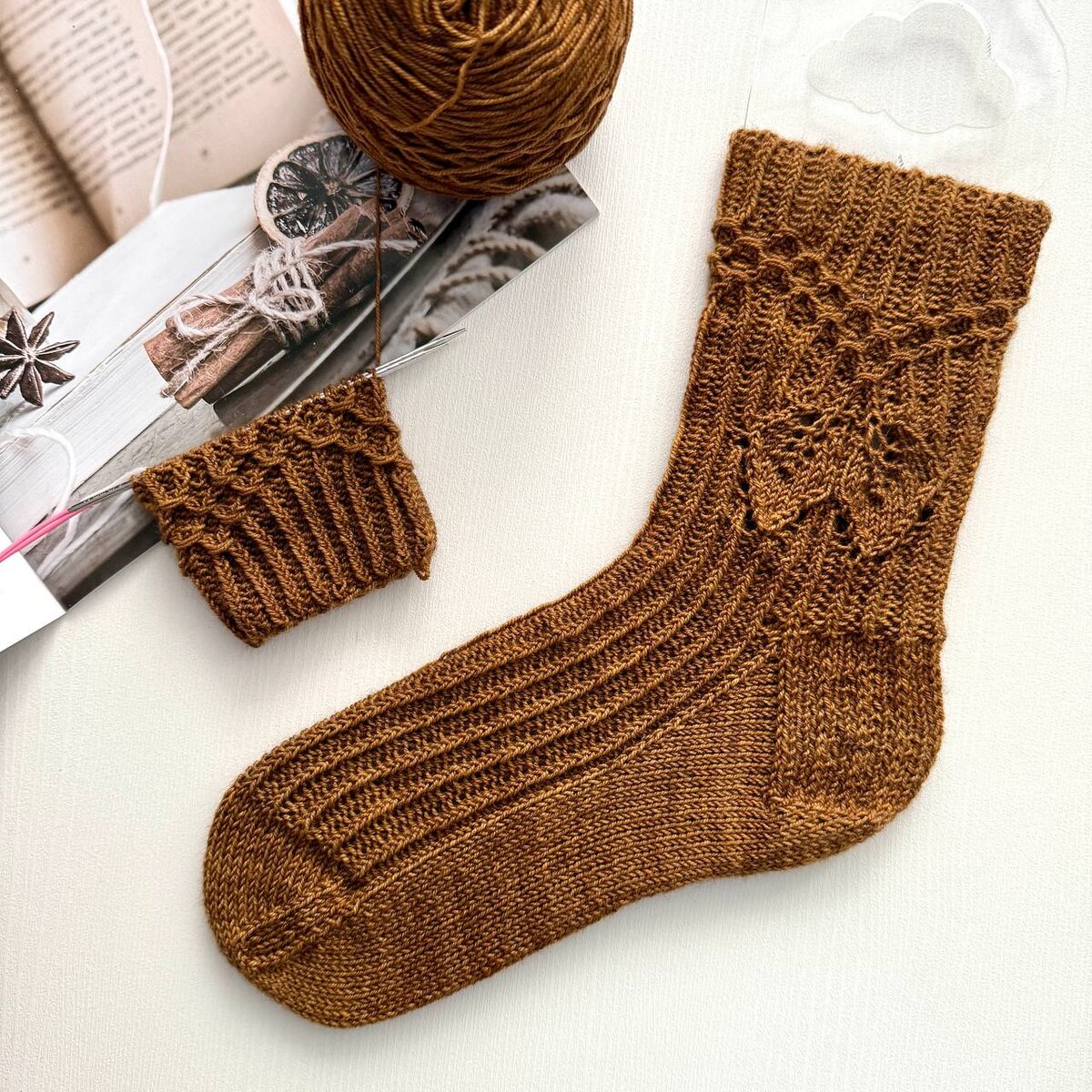 Носки "Ипомея" - описание на сайте by-annike.ru