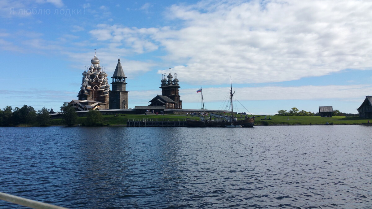 Идём вдоль западного берега о. Кижи