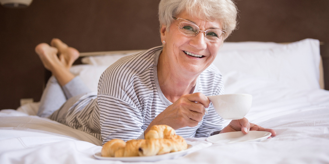 Если вам 60–75: 8 самых глупых вещей, что можно сделать утром после сна. А делают это почти все