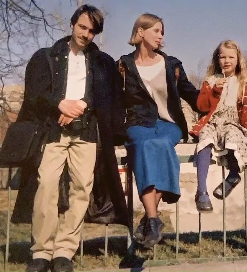 С супругой и дочкой