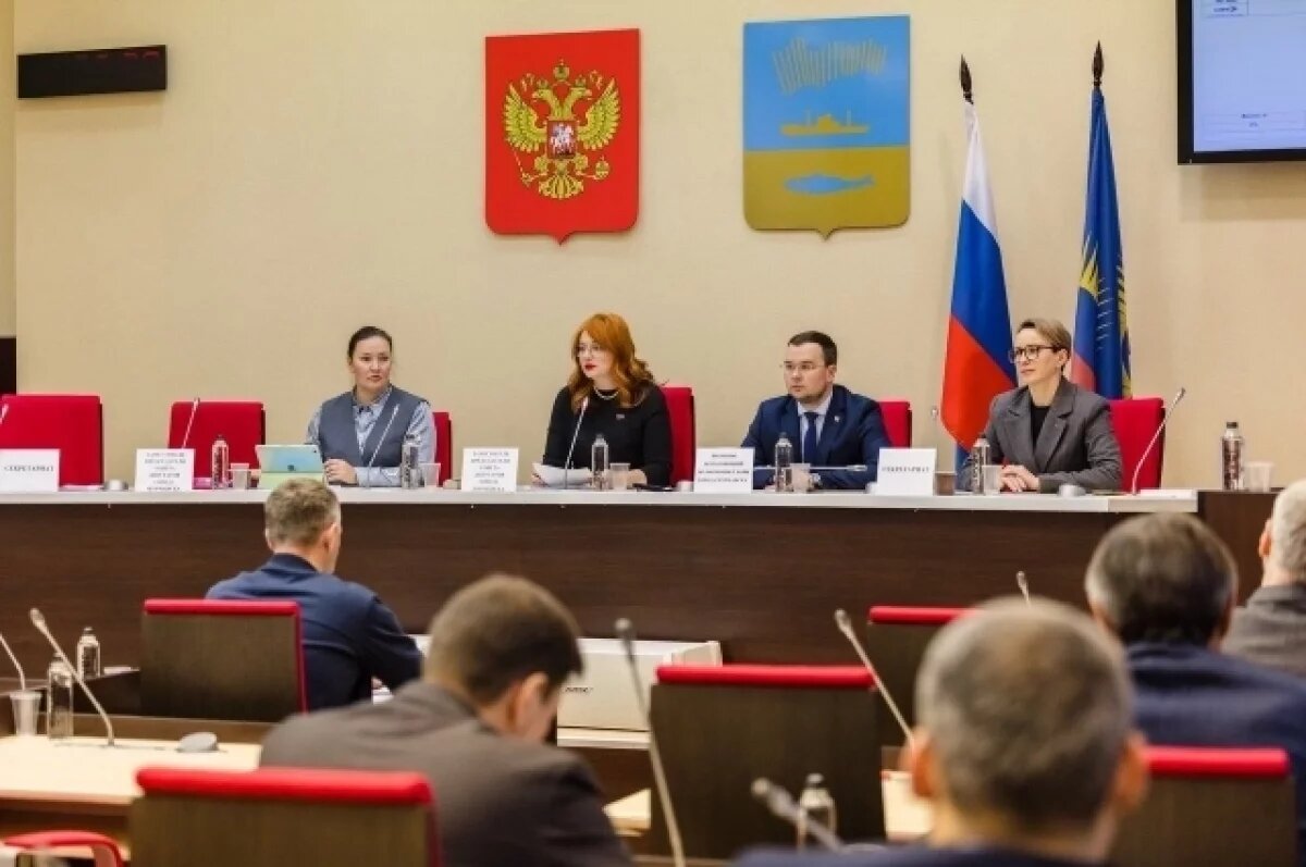    Внесение изменений в городской бюджет обсудили в Мурманске