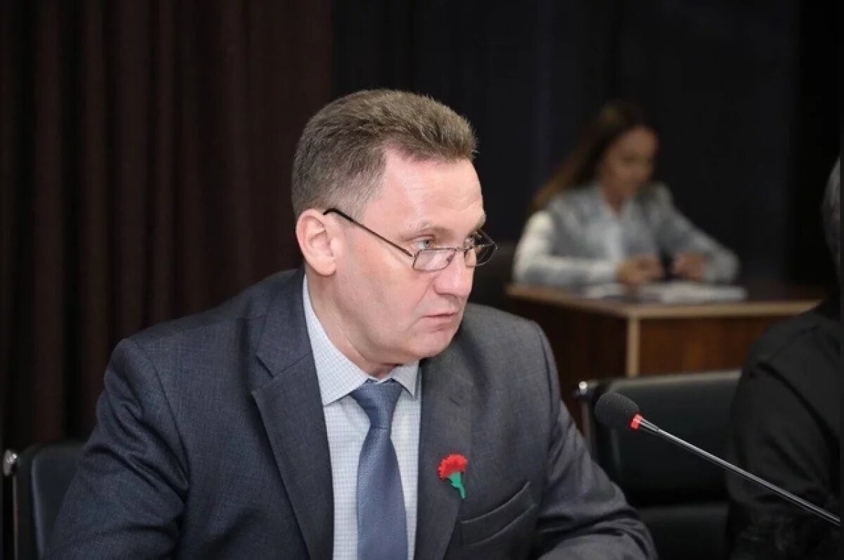    Прокуратура Татарстана потребовала уволить главу исполкома Бугульмы Михаила Конкова после того, как выяснилось, что ремонт его личного автомобиля на 184 тысячи рублей оплатила компания, регулярно получавшая муниципальные контракты.