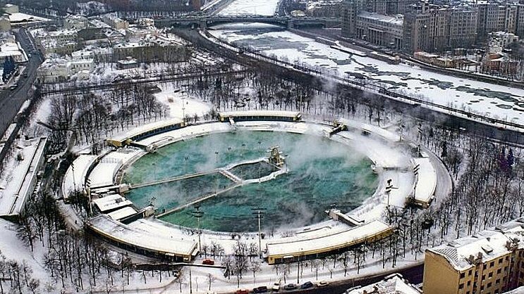 Легендарный открытый бассейн «Москва»: где плавала вся страна