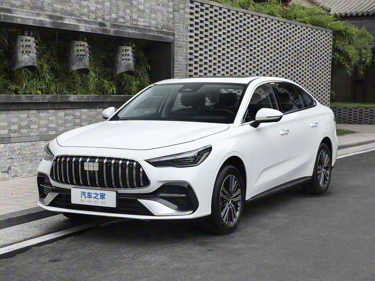 Новая модель Geely снижает ценовую планку на рынке гибридных седанов