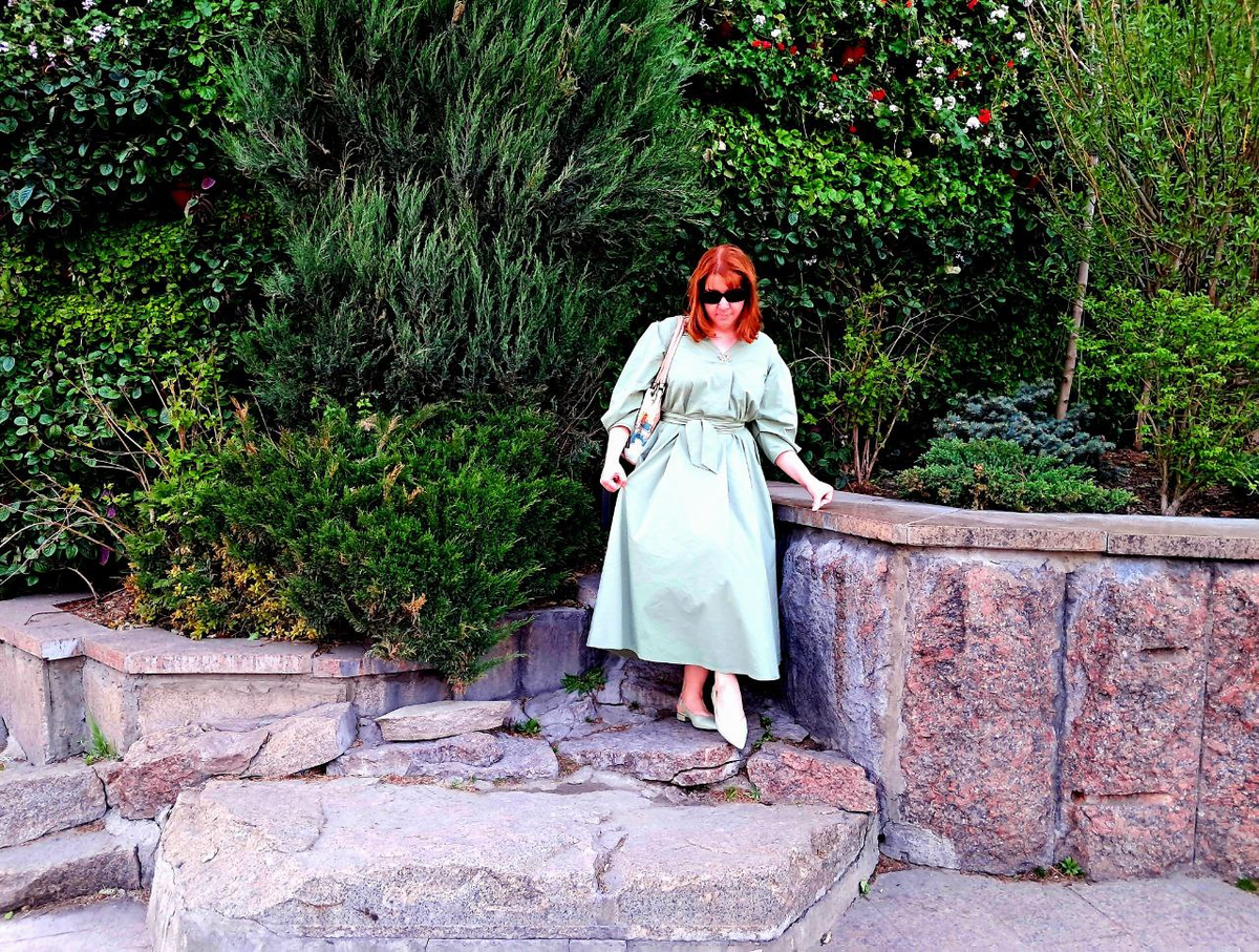 Вот мне, например, повезло в один день купить платье и туфли, идеально подходящие друг к другу по цвету. Повезло? Ещё как!