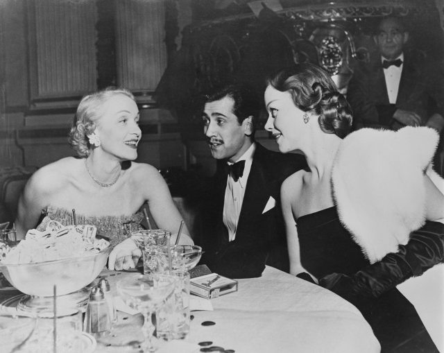    Марлен Дитрих и Мария Рива с мужем Уильямом. Фото: Getty Images