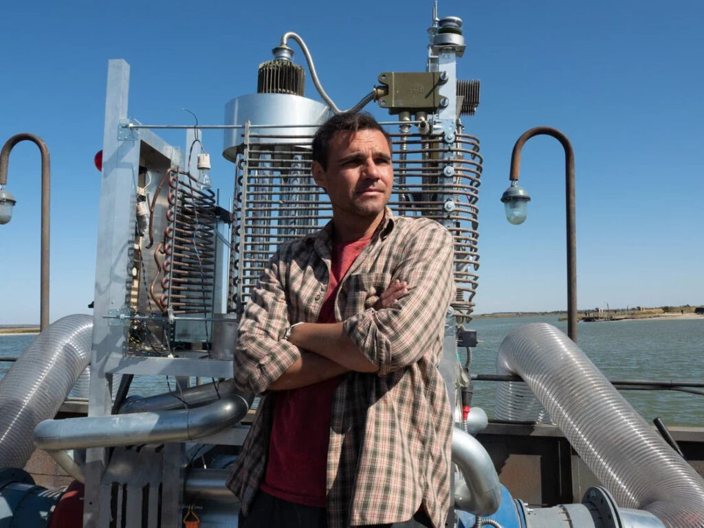 Паромщик /Фото: творческая группа «Стелла»