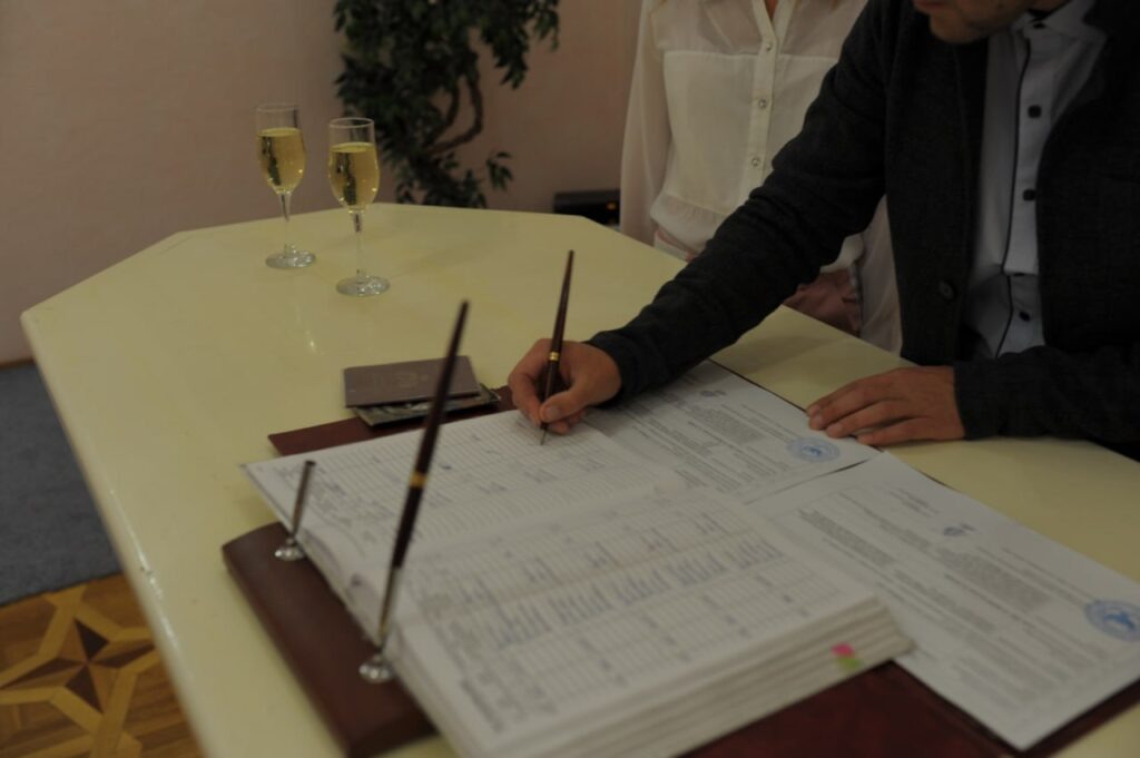 В последние годы все чаще сотрудники регистрируют пары из других регионов России /Фото: Светлана Кисилева