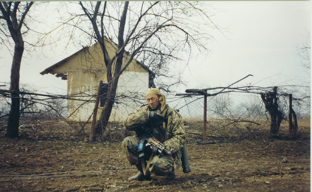 Алексей Махотин. Село Комсомольское, Чечня. Март 2000