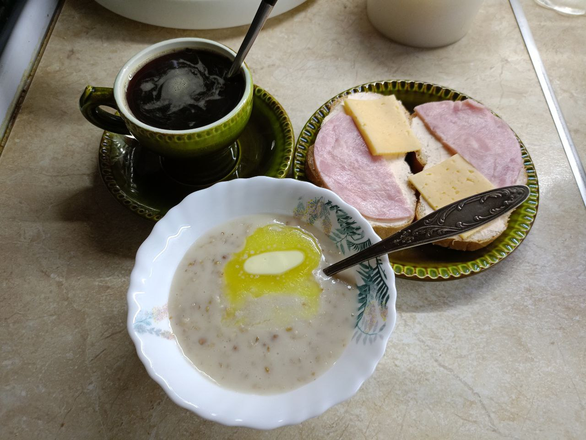 КБЖУ: 461/18,3/21,4/48,8