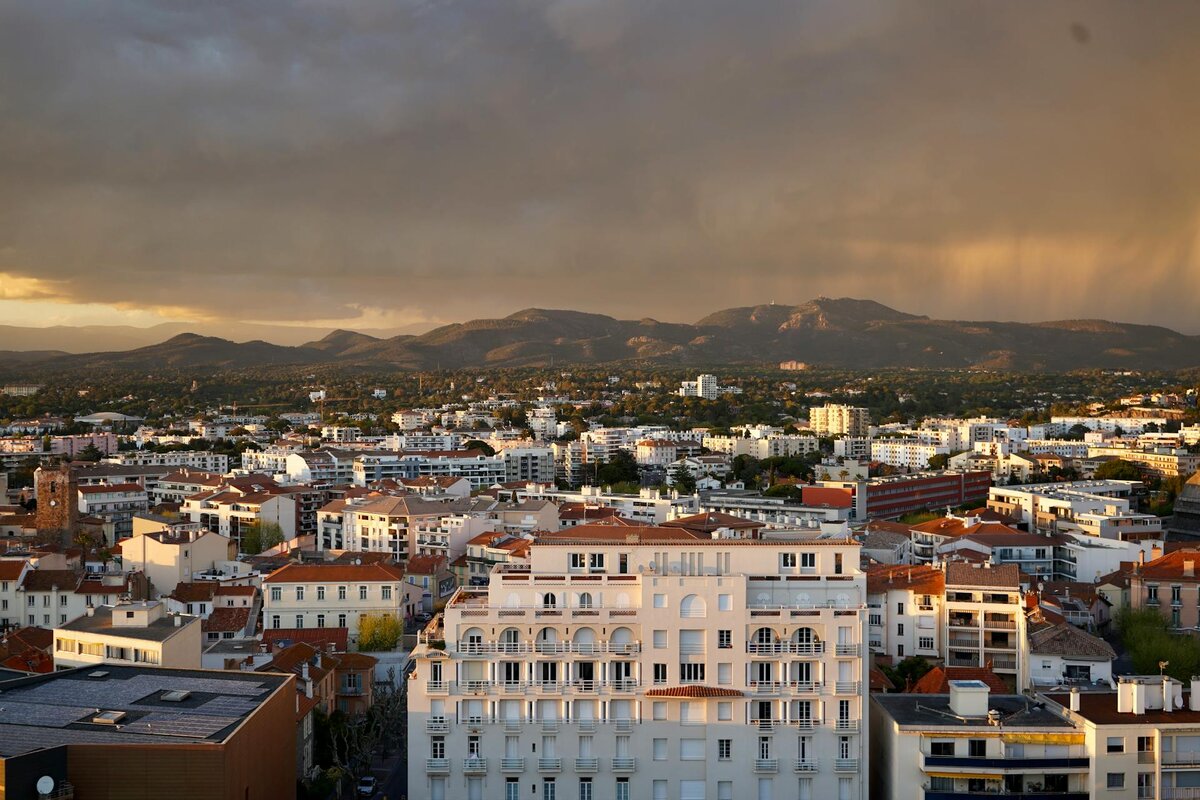 Канны — город, который прекрасен даже в непогоду. Фото: Pexels