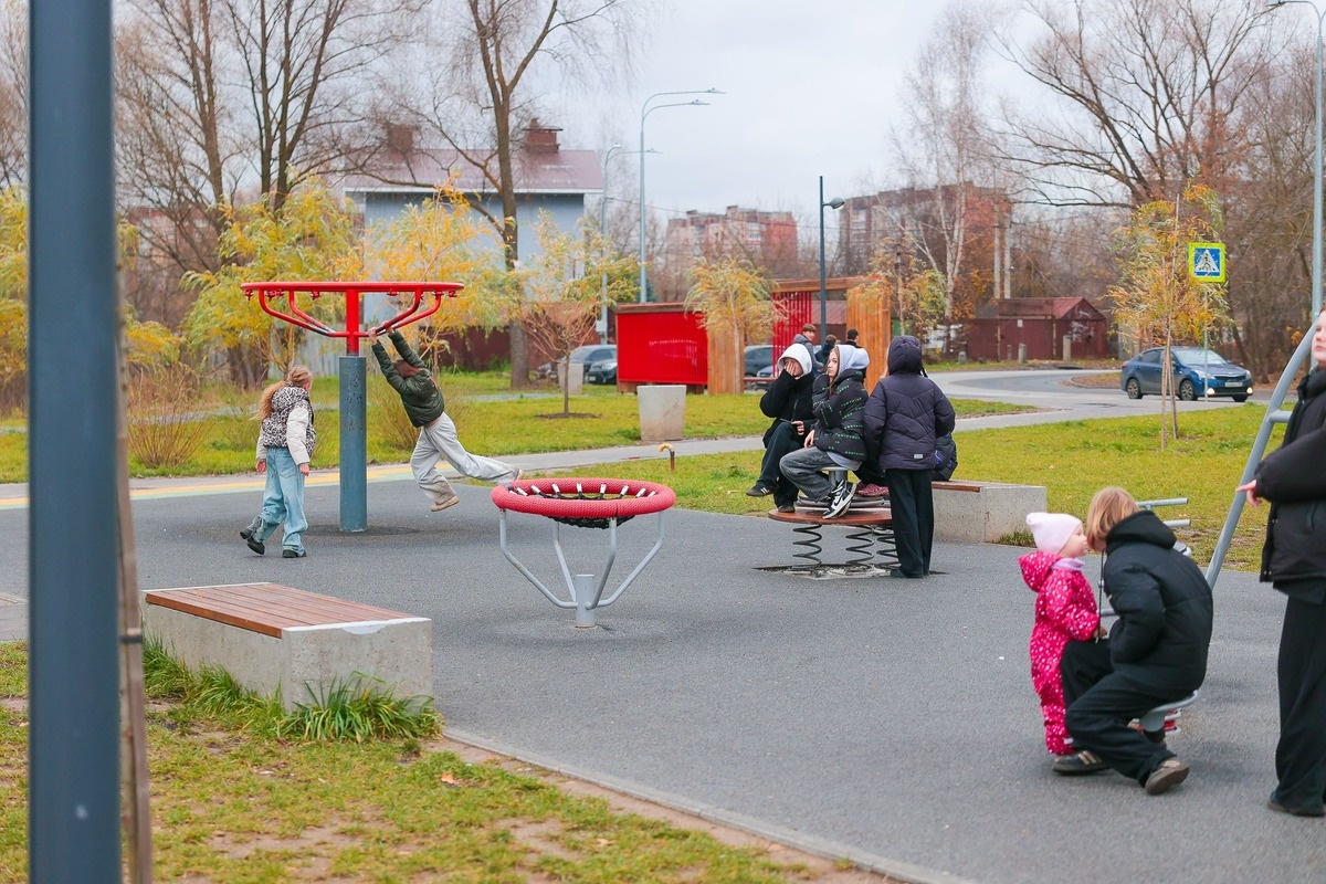    Раньше на этом месте был пустырь с болотом