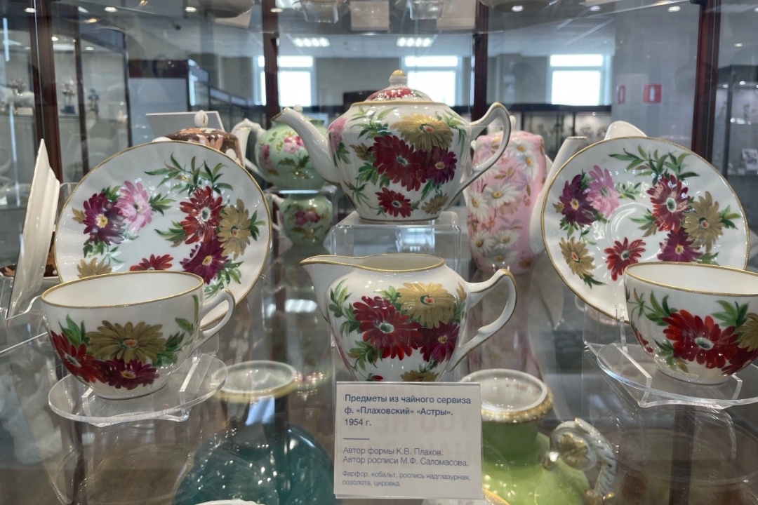 Экспозиция музея Дулевского фарфорового завода. Московская обл., г. Ликино - Дулево.