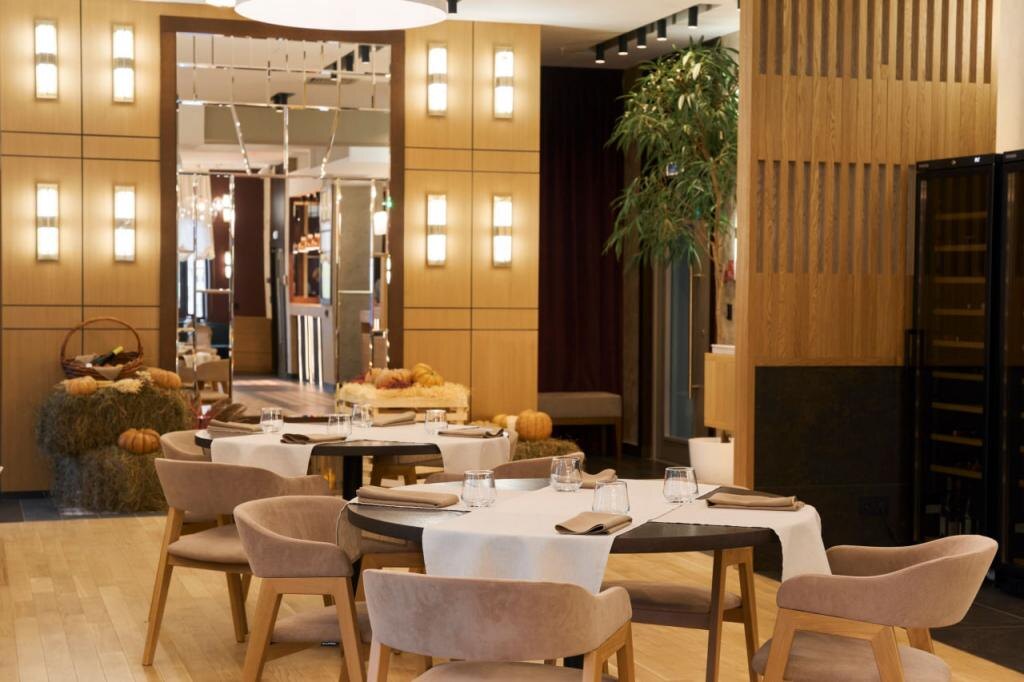 Интерьер ресторана «Луч». Фото: предоставлено командой ресторана.