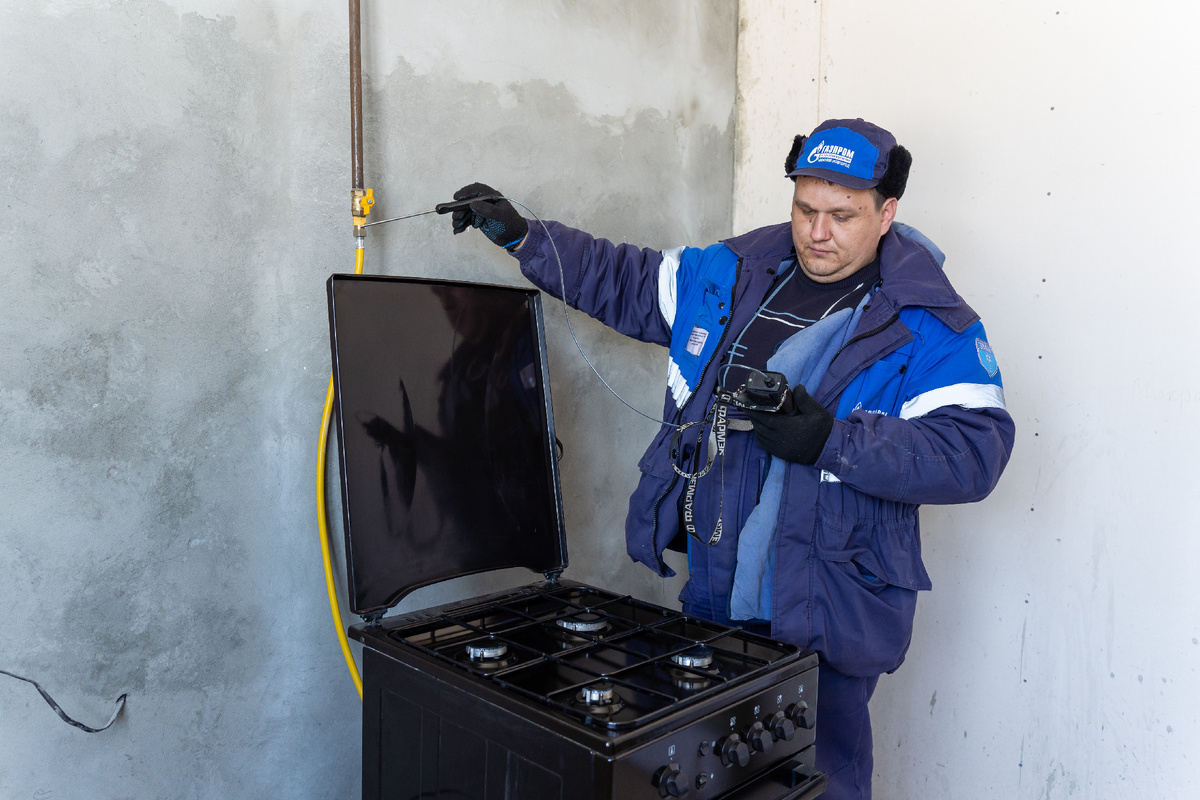 Использование течеискателя для поиска неисправностей. Фото: Gasfoto.ru