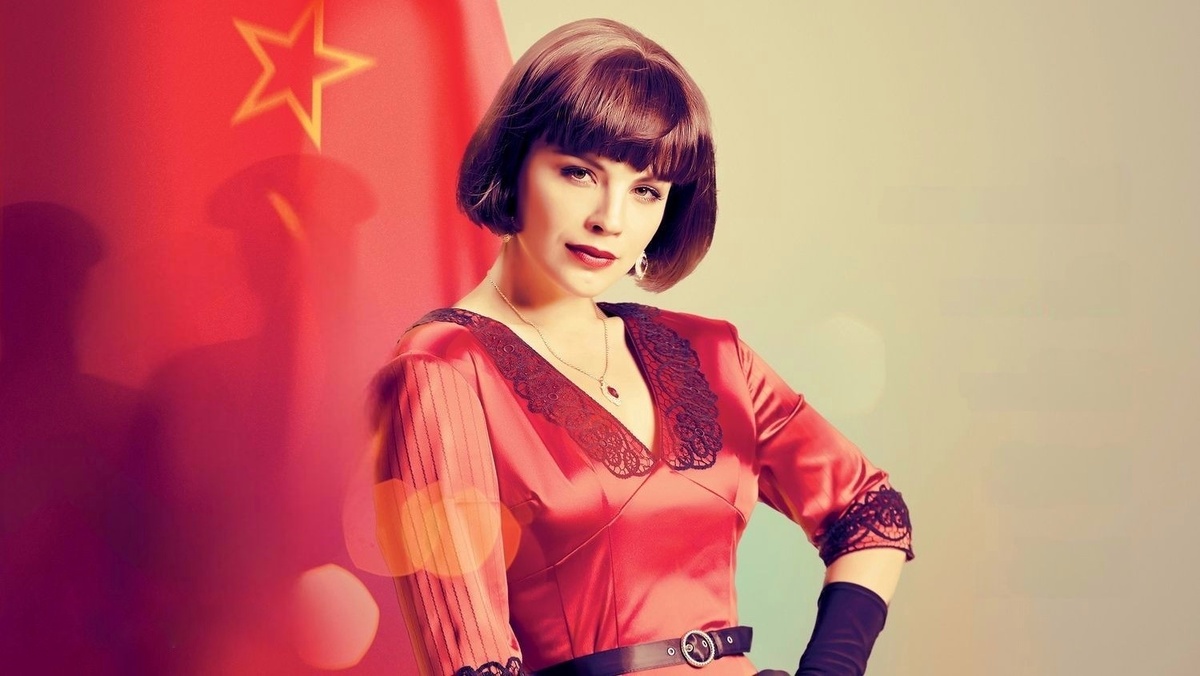 Афиша мини-сериала «Красная королева», 2015 год, режиссер Алёна Семёнова