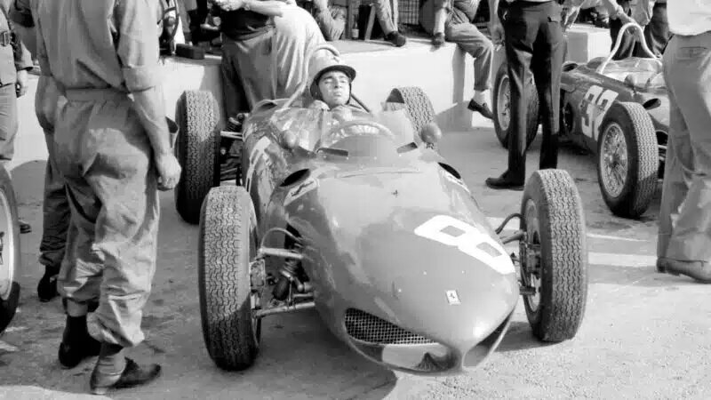 Родригес на своей «Феррари» с острым носом перед захватывающим дебютом в Монце, 1961 год
