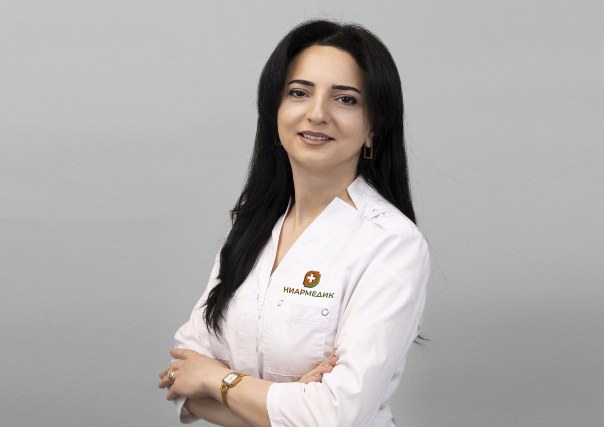На фото Гульнар Асланова - врач-эндокринолог сети клиник НИАРМЕДИК