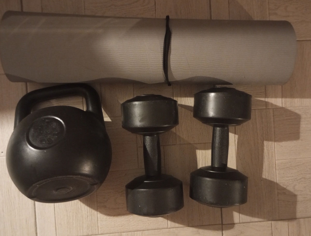 Гиря 14 кг, гантели по 4 кг, коврик 180*60