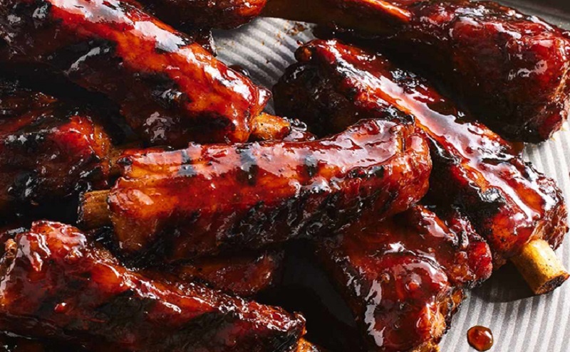 Свиные рёбрышки с яблочным маринадом: как запечь нежнее шашлыка