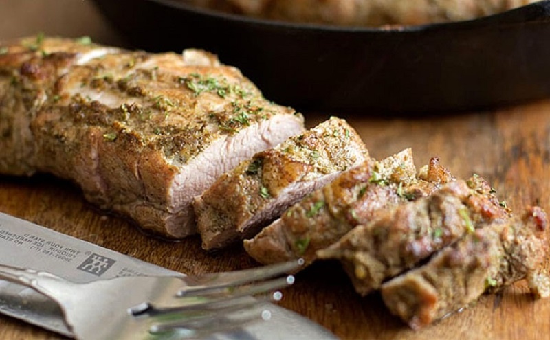 Сочная свиная вырезка в сухом маринаде: семейный ужин с ресторанным акцентом