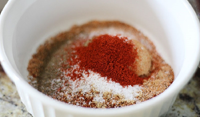 Сочная свиная вырезка в сухом маринаде: семейный ужин с ресторанным акцентом