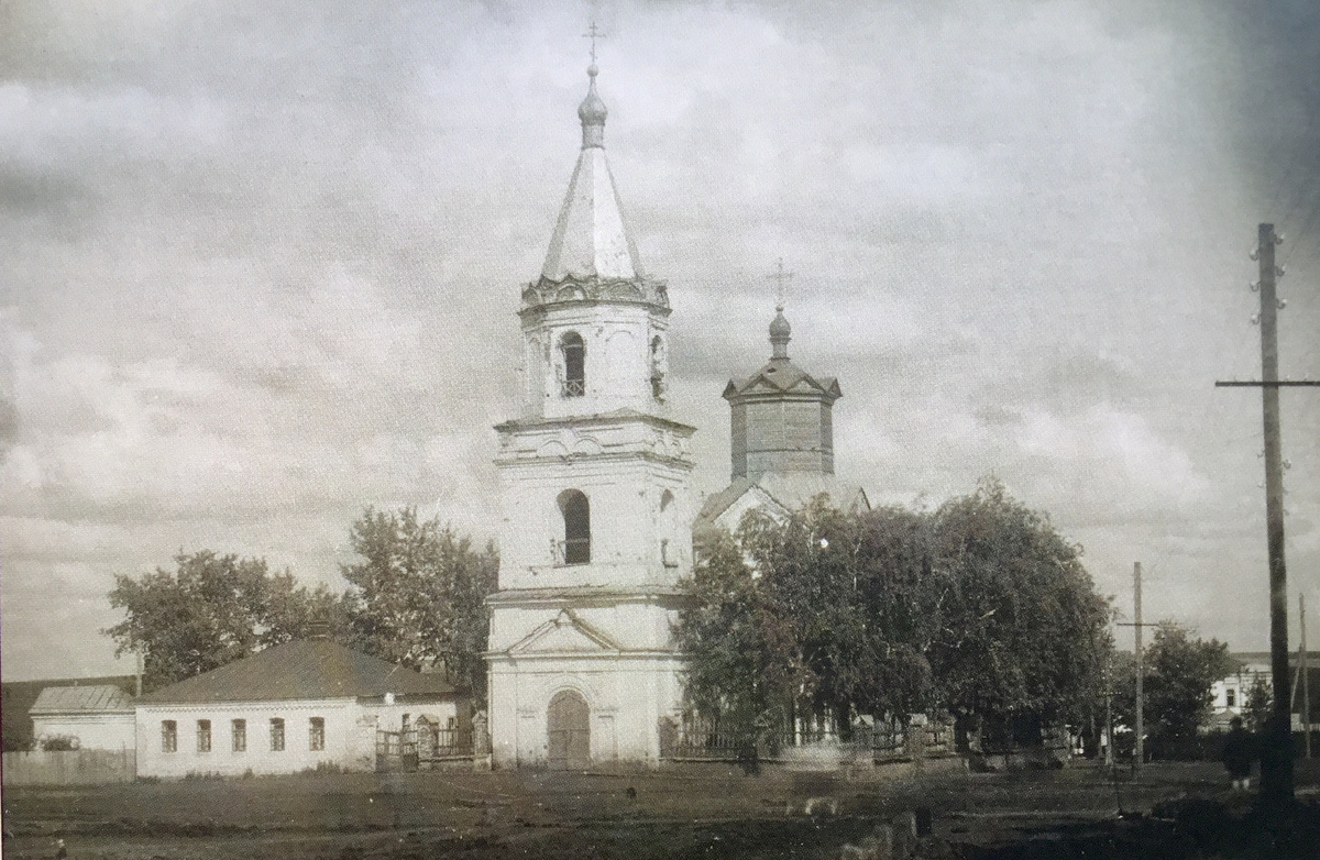 Вознесенская (она же Покровская) церковь города Саранска, где в новогоднюю ночь проходил молебен. Не сохранилась. Храм располагался на перекрестке Покровского переулка (совр. ул. Коммунистическая) и улицы Московской (совр. Л. Толстого). 