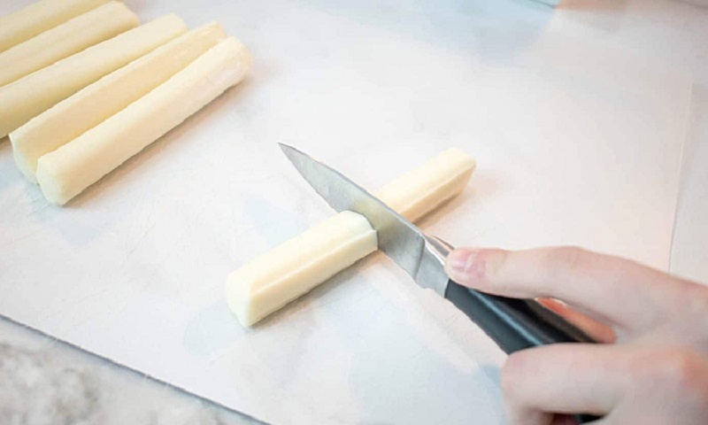 Хрустящие палочки из моцареллы: новое открытие для домашних вечеринок и праздничного стола