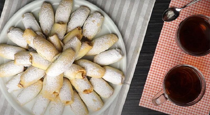 Яблочные трубочки — быстрый десерт из теста для уютного чаепития