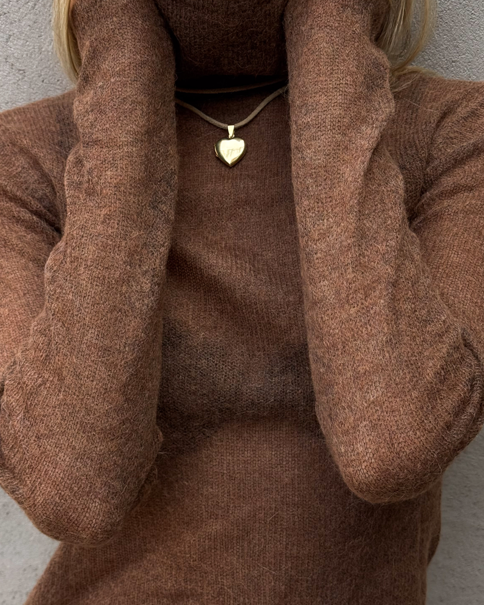 Позолоченная подвеска из серебра «сердце» на бежевом шнурке, коллекция локеты Dzhanelli Jewellery арт. 66874