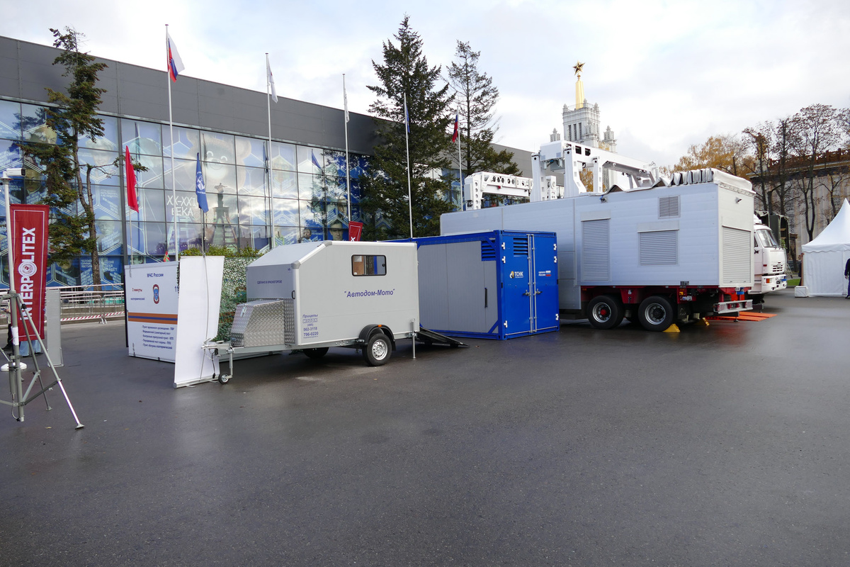 Было тут не так много машин, но были они весьма интересными. 